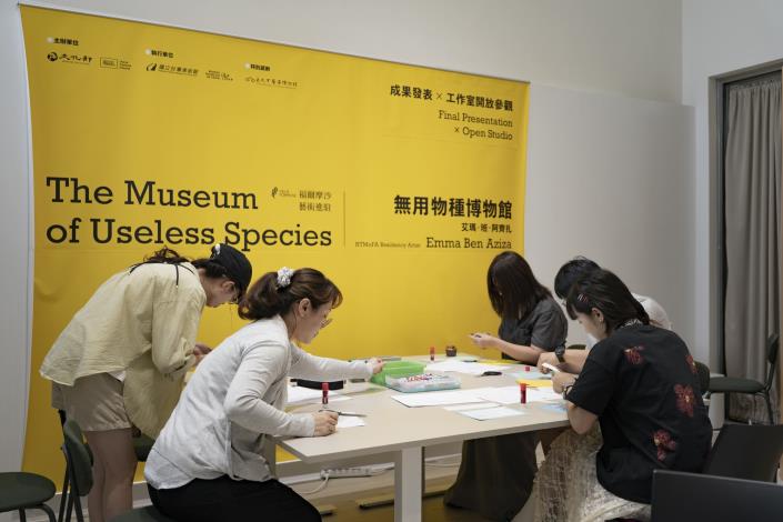 At the final presentation, Ben Aziza guided the audience through an improvised collage activity using her poetry