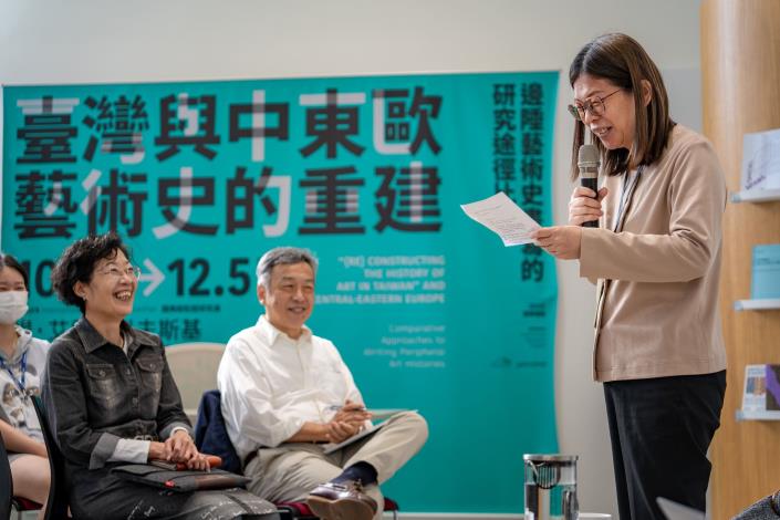 NTMoFA Director Chen Kuang-Yi offered opening remarks at the research presentation of International Residency Fellow Jan Elantkowski