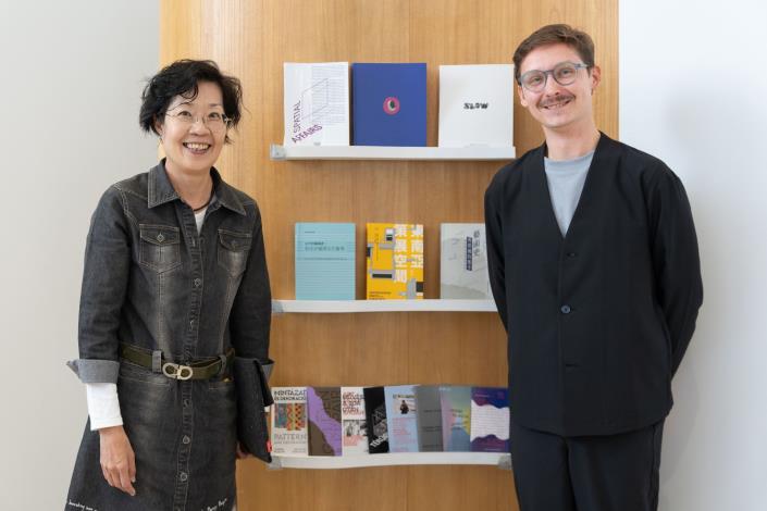 Professor WU Chieh-Hsiang and NTMoFA International Residency Researcher Dr. Jan Elantkowski(right)