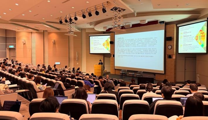 Professor Junghee Moon Presenting the Paper