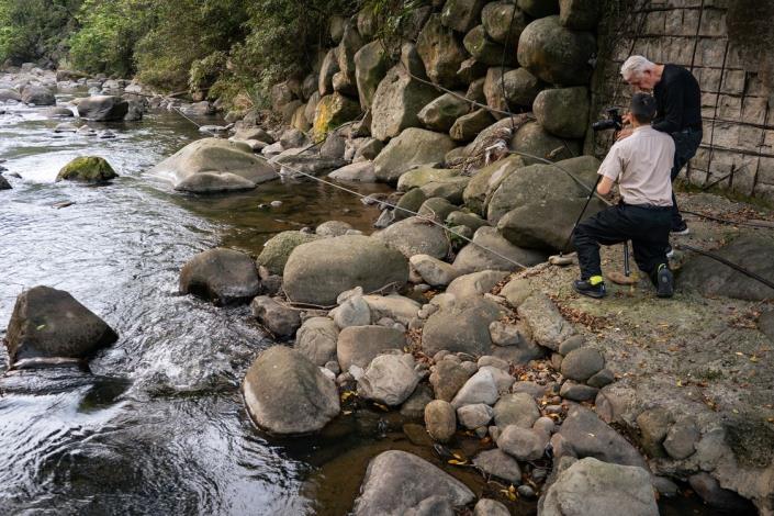 NTMOFA residency artist Bill Fontana conducting sonic fieldwork and sound collection around Neishuangxi area 