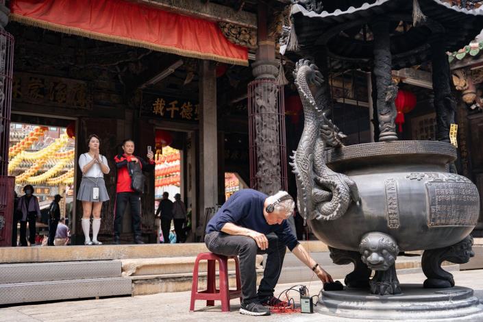 NTMOFA residency artist Bill Fontana conducting sonic fieldwork and sound collection  in Lukang Tianhou Temple