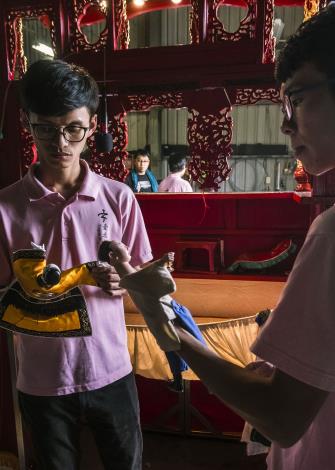 臺北木偶劇團《隋唐演義》｜左至右為廖群瑋、林瑞騰