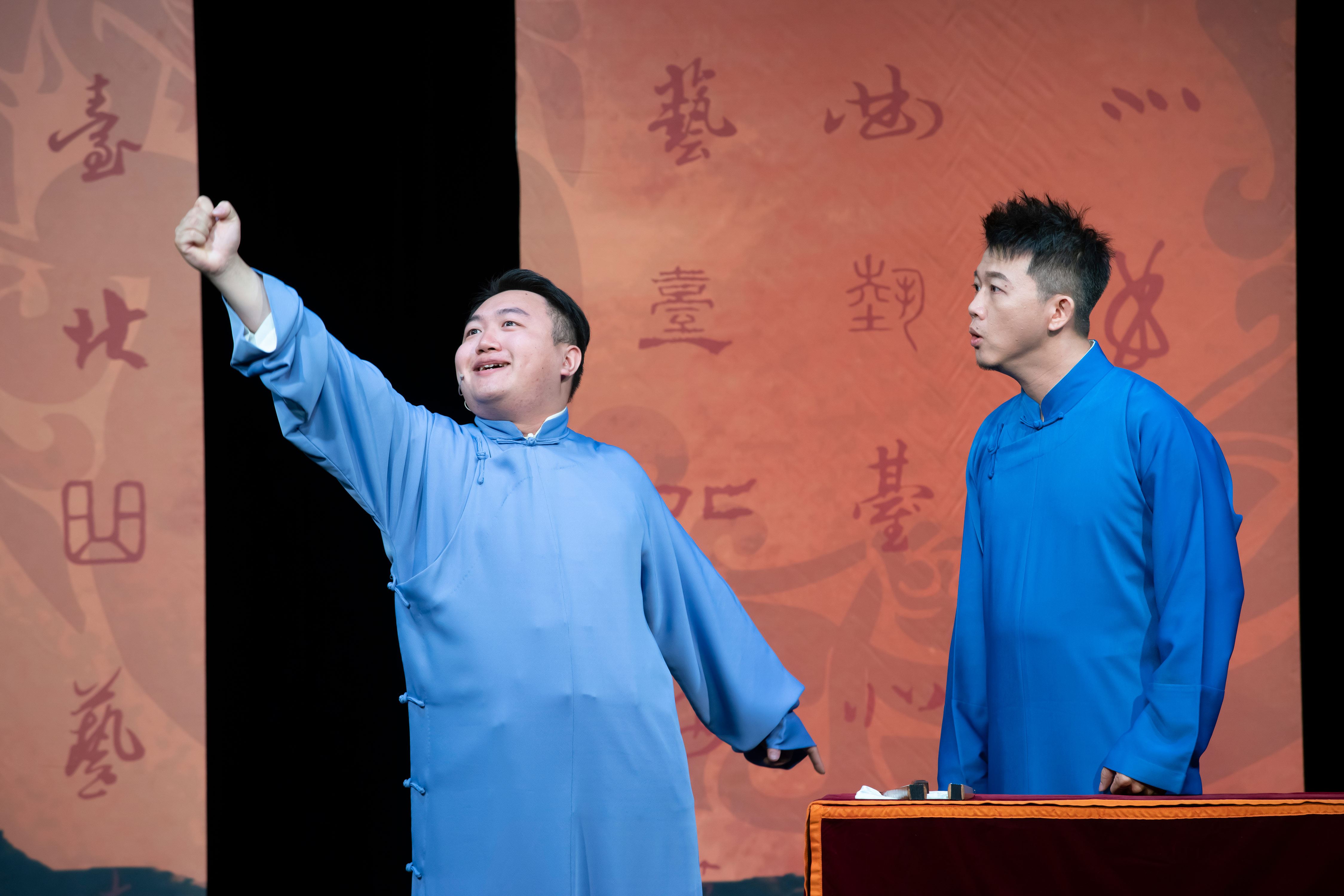 台北曲藝團  相聲選粹｜左為吳思偉。