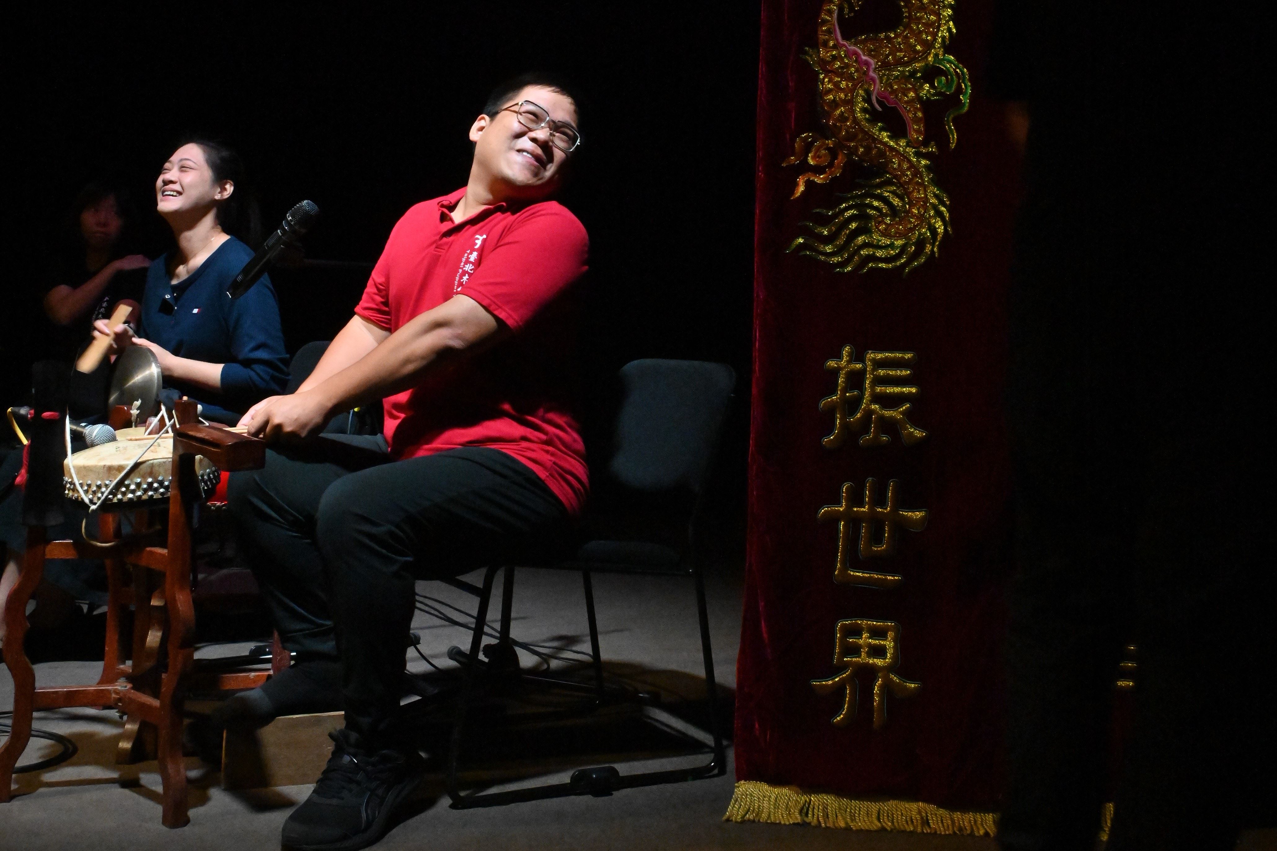 臺北木偶劇團《海宮小紅袍》｜左至右為劉士聞、林宸弘。