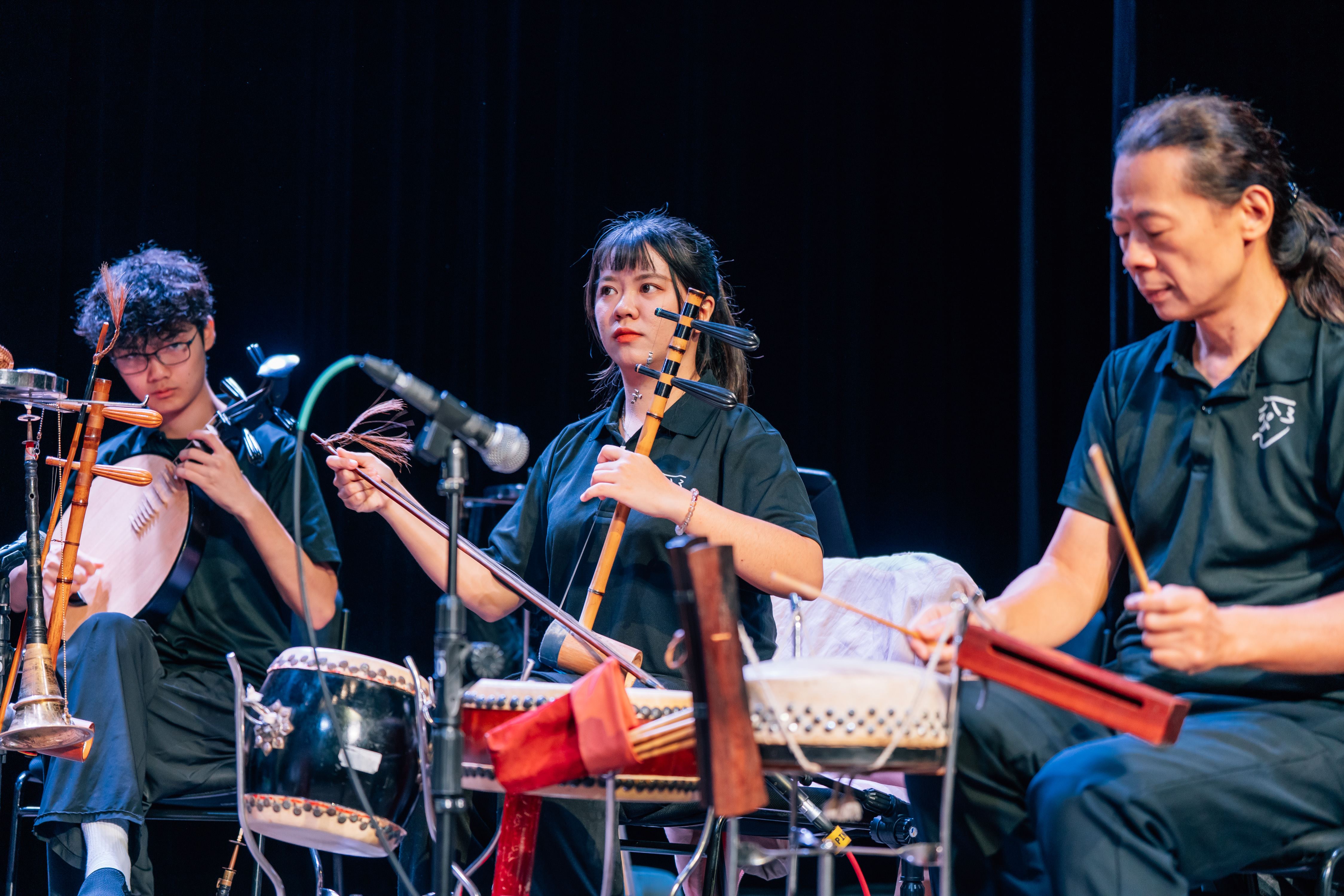 陳錫煌傳統掌中劇團《復楚宮》｜中為張欣雅。