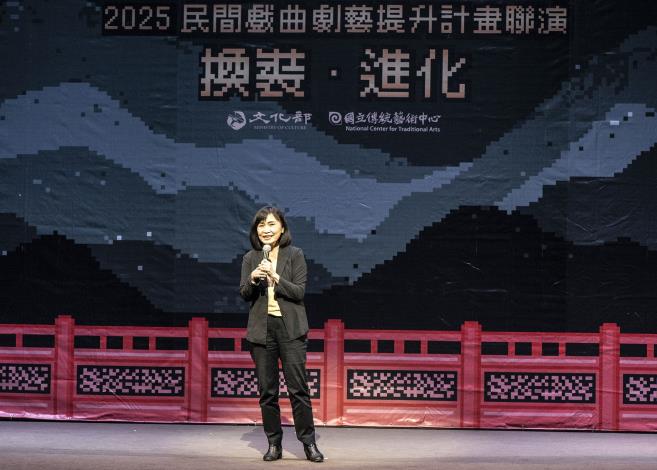 傳藝中心陳悅宜主任邀請所有觀眾重回外台戲棚，三月周末一起來看演出、逛市集。