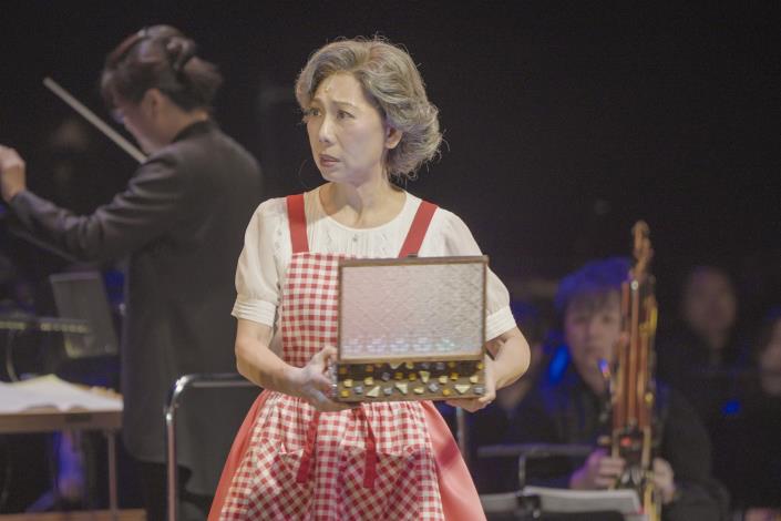朗祖筠飾演卷卷阿嬤