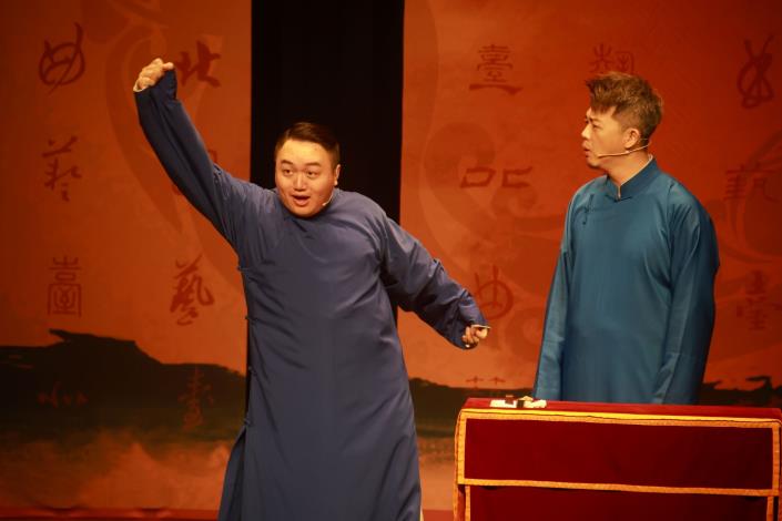 【台北曲藝團】由年輕藝生搭配資深相聲演員以對口相聲詮釋新時代說唱曲藝風貌，為民眾展現新時代相聲藝術的魅力。