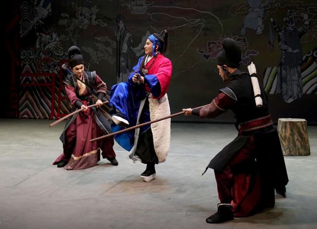 【繡花園戲劇團】第二代陳書宴，演出水滸傳中最膾炙人口的《夜奔》，劇中身段、武功、歌唱都相當繁複，表現精彩，令人驚豔。