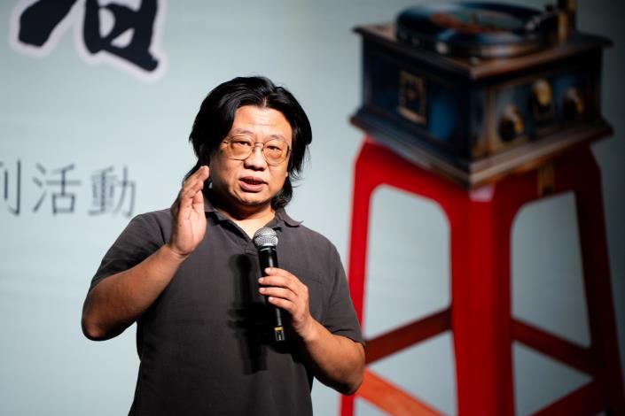 特展策展人葉宗哲介紹本次展覽特色。