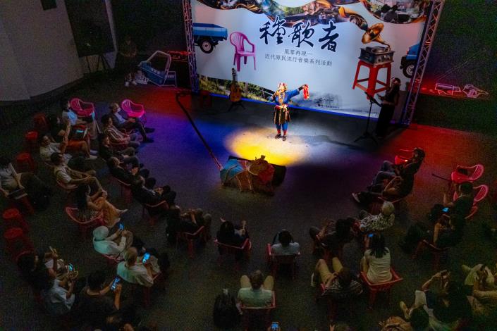 本系列活動演唱會歌手吳花枝演唱《懷念年祭》，氣氛熱絡。