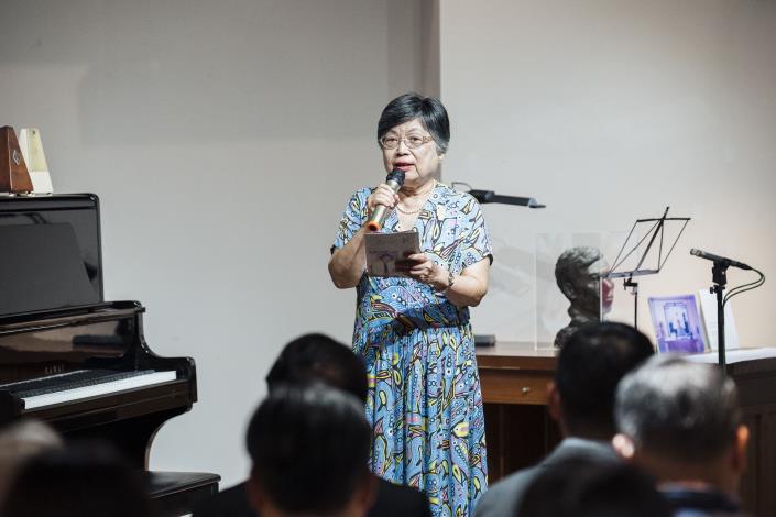 今(10)日「《看見音樂 聽見畫》馬水龍逝世十周年紀念特展」盛大開幕，由本次特展策展人顏綠芬教授，為大家說明展覽特色處。