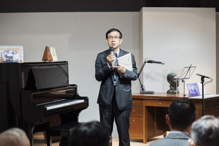 今(10)日「《看見音樂 聽見畫》馬水龍逝世十周年紀念特展」盛大開幕，協辦單位國家圖書館翁誌聰副館長亦現身致詞，希望透過館際合作，教育與文化通力將馬老師的音樂宣揚出去。