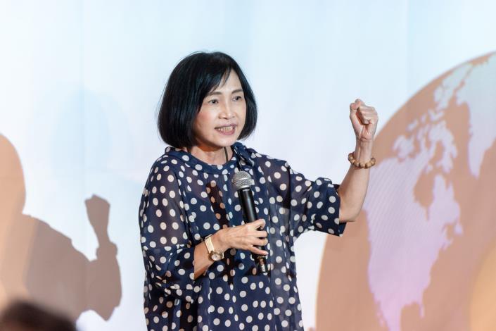 今(12)日「《原音如此流行－從山地歌謠到流行金曲》特展」隆重開幕，國立傳統藝術中心陳悅宜主任致詞，期盼未來無論在哪個角落都能看見原住民音樂的精彩。