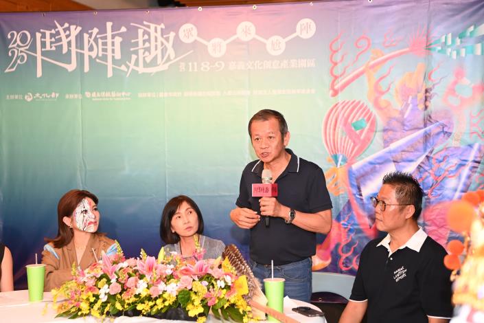 活動顧問林茂賢介紹將藝文化之美，幽默講解家將歷史淵源、民俗與藝術特色。（國立傳統藝術中心提供）