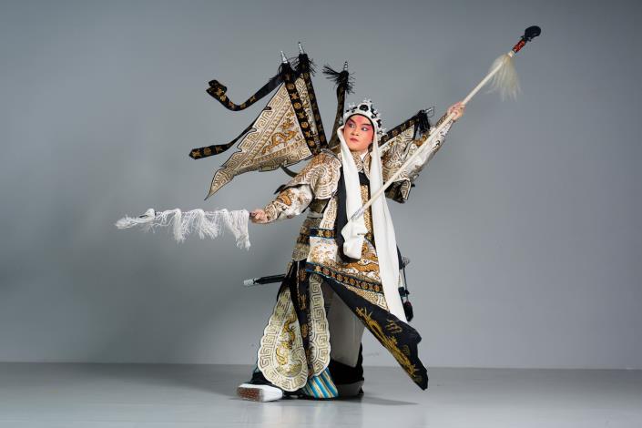 當代傳奇劇場集結一眾武生武旦，展現脆爽身段。