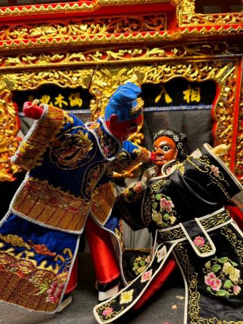 臺北木偶劇團《宿廟》看前場演師與後場樂師的絕佳默契。