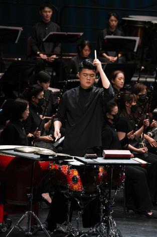 第一名、最佳魅力舞臺獎及最佳人氣獎得主顏挺