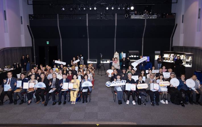 國立傳統藝術中心臺灣音樂館今年入藏作曲家陳泗治及沈錦堂、音樂人劉福助及林沖、民族音樂學家呂炳川、影音紀錄者吳燦興的珍貴史料，捐贈者家屬及與會貴賓共同見證臺灣音樂史典藏版圖再擴大。