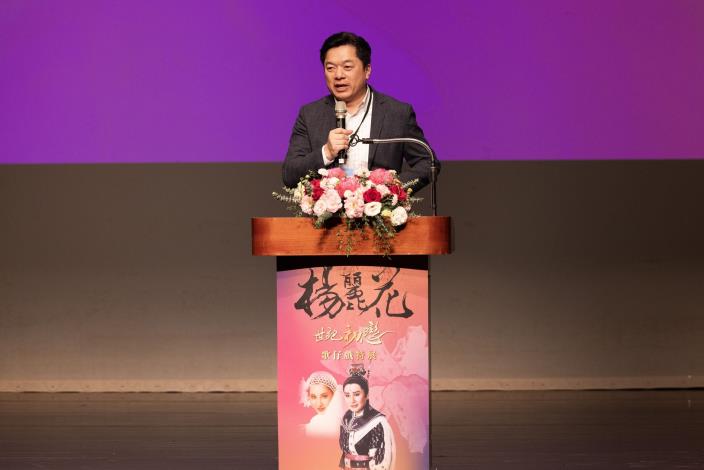 立法委員陳俊宇細數與爸爸媽媽、阿公阿嬤看楊麗花歌仔戲的回憶，並感謝成長過程中有楊麗花的陪伴。