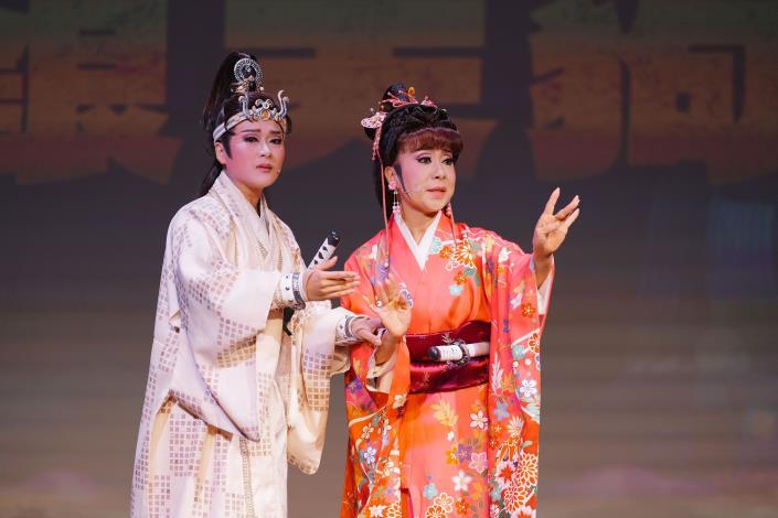 左為明華園玄字團當家小生陳昕宇飾楊玉郎，右為實力派演員陳素華飾玉蟬