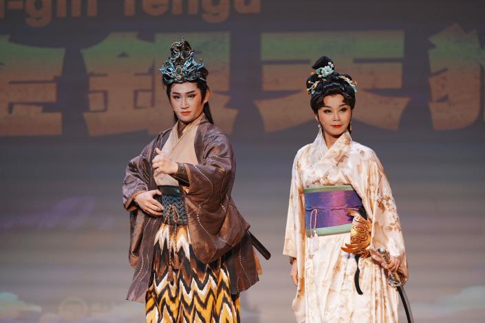 左為演員吳承恩飾金小貓，右為鄭紫芸飾金面天狗-1