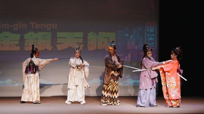 《金銀天狗》乃典型內台胡撇仔戲，行當齊備、角色多樣，本次集結國內優秀中生代與青年世代演員同台共演。