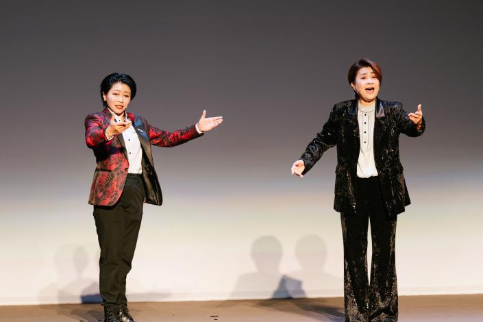 陳昭香藝師與主持人郭員瑜教學互動