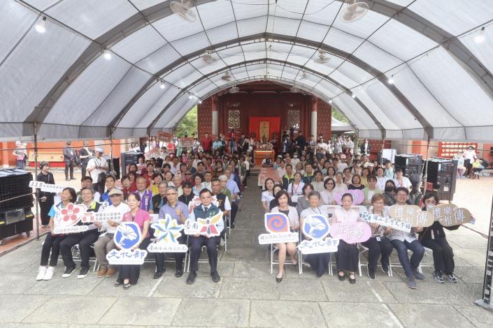 115年度南管藝術交流匯演今（16）日於臺南孔廟正式登場，與會貴賓大合照。