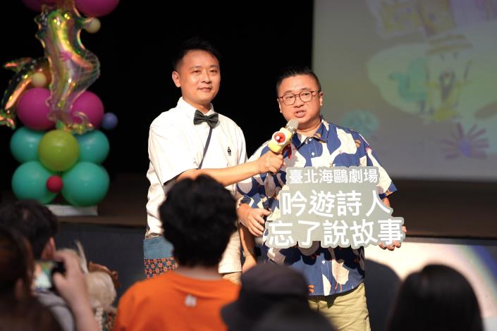 臺北海鷗劇場《吟遊詩人忘了說故事》以歌仔戲「做活戲」概念為靈感，融合即興劇演出，用睡前說故事的方式，邀請現場觀眾共同參與創作過程。