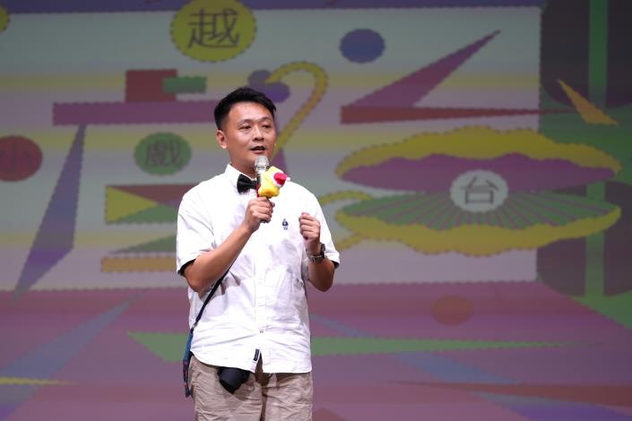 策展人吳岳霖表示，藝術節中的每一檔作品，都像是組成一座小戲台的不同元素，帶領觀眾重新認識戲曲，找到屬於自己的觀看方式，成為大小朋友一起共享的戲曲遊樂園。