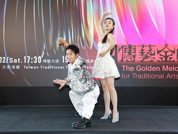 4.第37屆傳藝金曲獎典禮主持人_蔡昌憲與江老師(江宇婷)