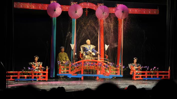 日本東京幻境由手妻大師藤山新太郎領銜，帶來江戶時代傳統奇術「手妻」與「水藝」（國立傳統藝術中心提供）