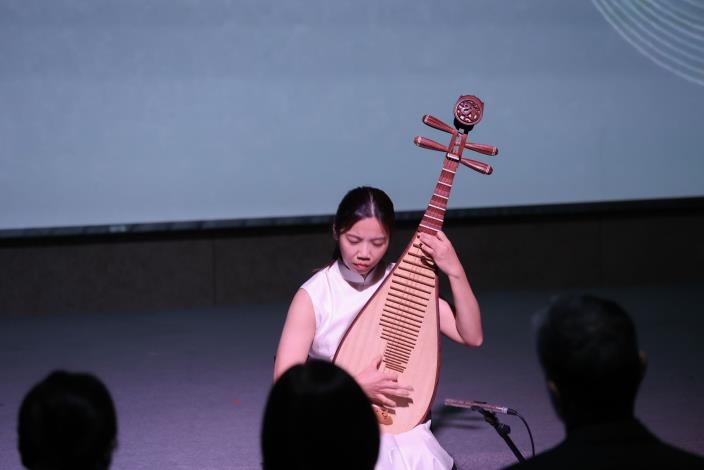 7_現場由北藝大傳音系蘇筠涵老師帶領學生一同帶來琵琶《十面埋伏》演出。
