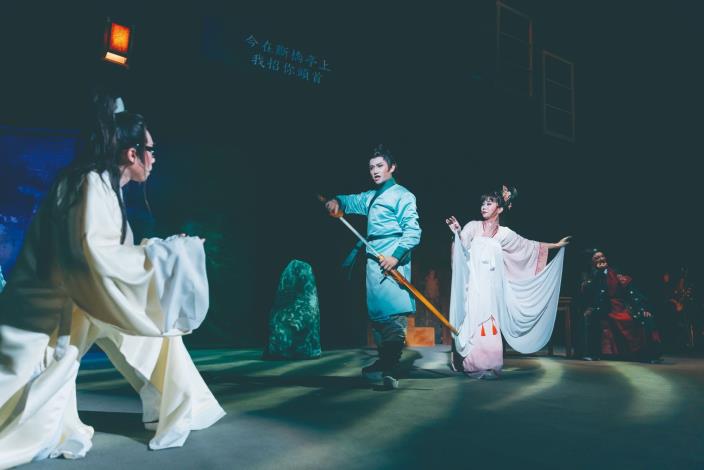 《文武天香》戲中戲裡的青蛇是男兒身，號青蛇大仙。（毛斷計畫提供）