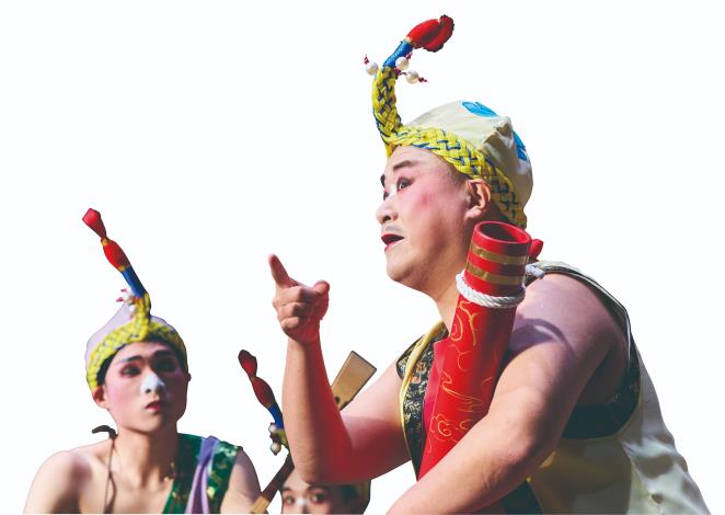 江之翠劇場建立一套屬於東方人身體的訓練方式，導入「南管音樂」和「梨園戲」作為演員訓練的主要內涵，成功結合傳統梨園戲與現代劇場藝術。（徐榕志攝）