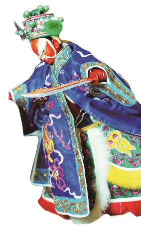 一身風塵，步入人群——戲偶角色「江湖客」。（國立傳統藝術中心提供）