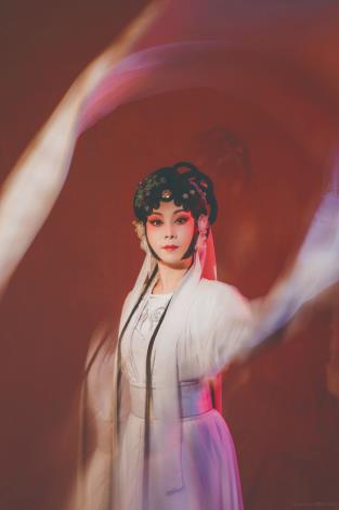 《紅梅虎度》編劇、編腔、演員袁學慧。（林育全攝／國立傳統藝術中心提供）