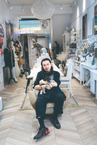 周裕穎說，家，就是要佈置成自己喜歡的樣子。（劉德媛攝）