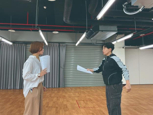 《琵琶上的風沙》在排練中不斷探索新編的各種可能性。（嵐曲劇團提供）