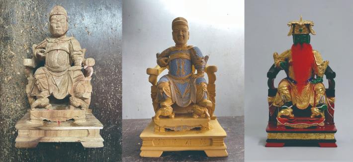 從雕刻（左）、漆線（中）、安金、上色、修飾（右）到科儀，粧佛的每一道工序都很講究。（卓佳霖提供）