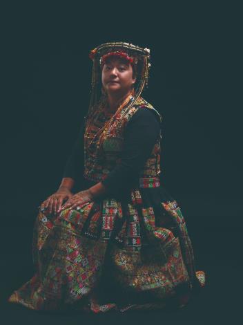 金曲原音歌后桑梅絹是屏東三地門鄉青山部落排灣族人，從踏入歌唱世界到正式演出，經歷8年沉潛時間。（桑梅絹提供）