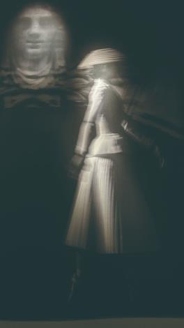 加上Louis Vuitton、Dior、Celine及珠寶世家Chaumet以工藝為切角，帶來結合日本文化與自然元素結合的展覽，美不勝收。