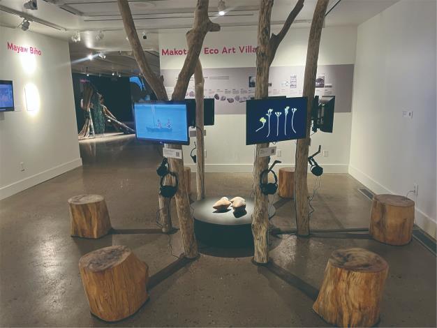 Makotaay生態藝術村《Makotaay 藝術行動》：王昱心《Makotaay的陀螺》、劉靜怡《像石頭一樣柔軟》、蔡佳宏《林投果作為一種標記》、勒嘎‧舒米與鄭有傑《太陽的孩子》，這系列作品讓大家看見，藝術不需要昂貴的材料，只需要真實的生活與一顆願意講故事的心。（那高．卜沌提供）