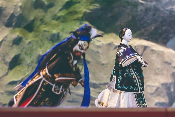 《劈山救母》作為國際對話的技藝標竿，以極致的「文武場」共振，在異文化土壤建立頂級美學基準。（臺北木偶劇團提供）