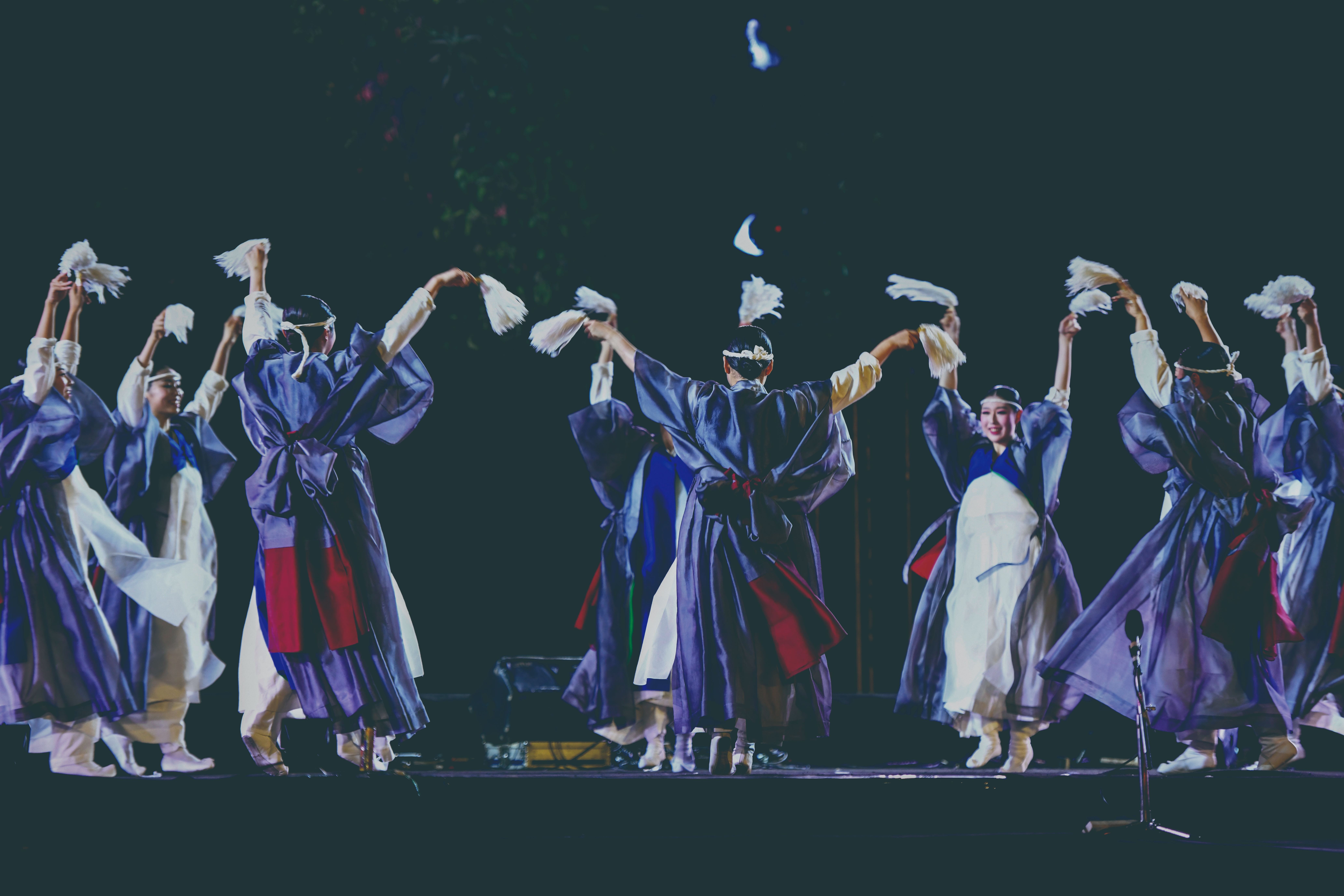 韓國｜當代舞蹈遇上古老神樂的強烈祭動 辛恩珠與鄭㡕晩迎水前行