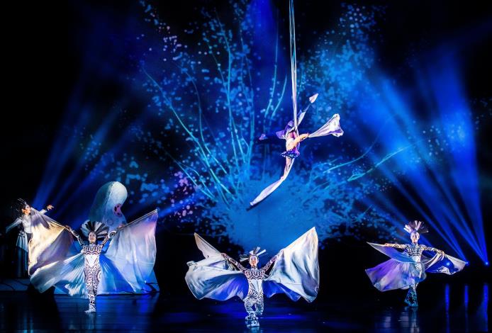 集結臺灣各領域的藝術家，舞鈴劇場成功打造跨領域演出。圖為《阿米巴》精彩劇照。