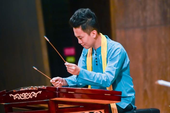 羅正楎認為揚琴與竹樂的演奏方式及新思維可以相輔相成。圖為《雙擊羅正楎獨奏會》精彩劇照。