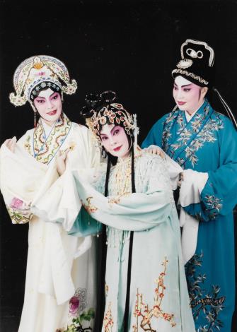 陳美雲演出許多經典小生角色。圖為1994年《山伯英台》於臺北市社教館演出。左起林美香、廖瓊枝、陳美雲。